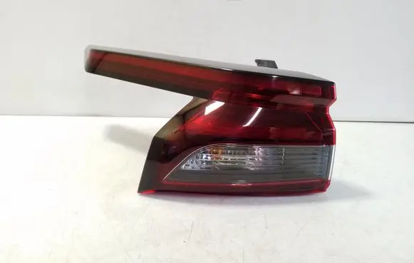 Nissan Qashqai J12 Rear/tail lights 2208D02F