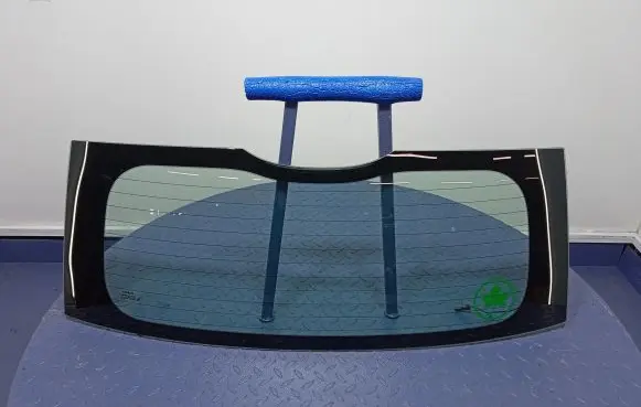 Nissan Note (E11) Rear windscreen/windshield window 