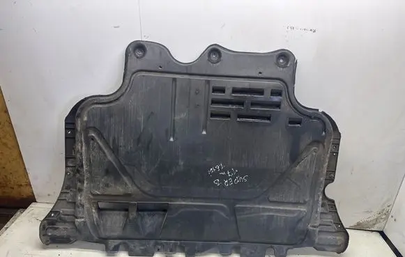 Skoda Superb B8 (3V) Engine splash shield/under tray 5Q0825236