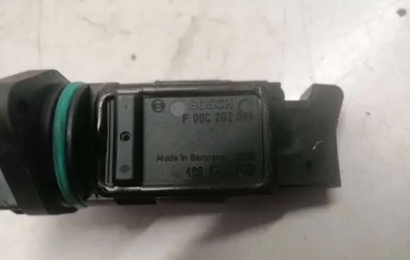 Mercedes-Benz S W220 Mass air flow meter F00C2G2068 490071D