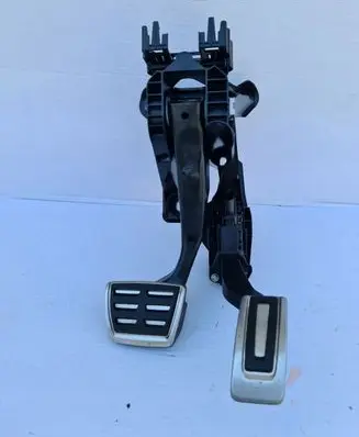 Volkswagen Golf VII Pedal assembly 