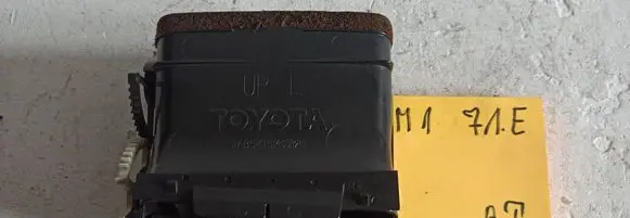 Toyota Avensis T250 Dash center air vent grill TSM5512G