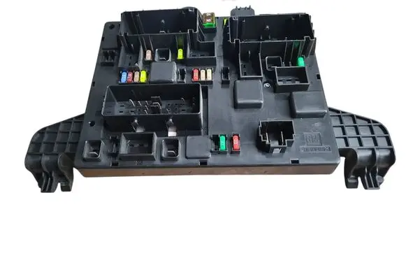 Opel Astra J Fuse module 13302301