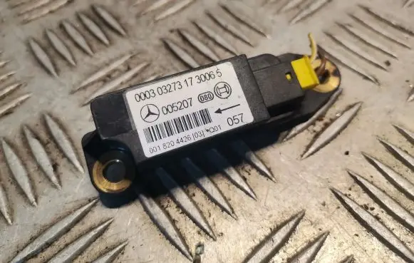 Mercedes-Benz C W203 Airbag deployment crash/impact sensor 0018204426