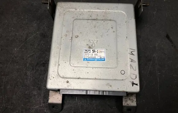 Mazda 626 Engine control unit/module E2T84986M