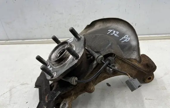 Nissan Rogue Front wheel hub spindle knuckle