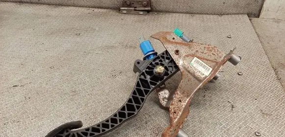 Renault Megane III Clutch pedal 465035465R