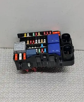Renault Scenic III - Grand scenic III Fuse module 18013301D 1104291