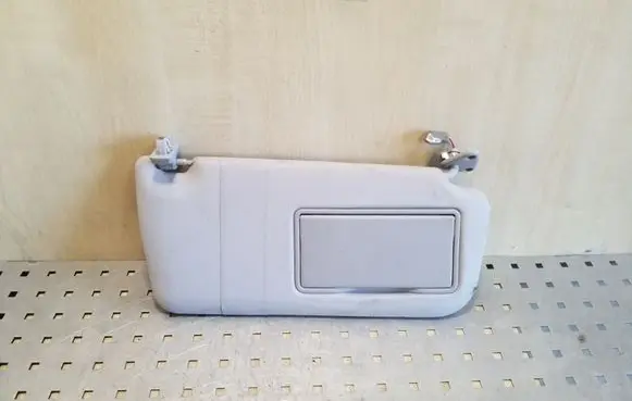 Mitsubishi Pajero Sun visor