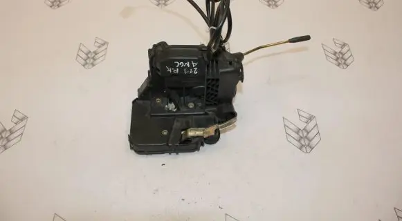 Mercedes-Benz E W211 Coupe door lock (next to the handle) 2117200535