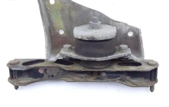 Renault Megane II Gearbox mounting bracket 