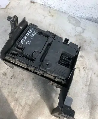 Peugeot 206 Fuse module 9624107080
