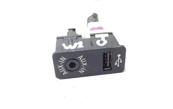 BMW 3 F30 F35 F31 AUX in-socket connector 9229246
