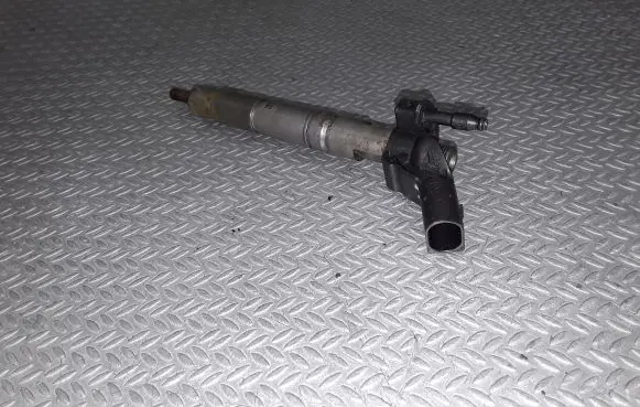 Chrysler 300 - 300C Fuel injector A6420700587 0445115027