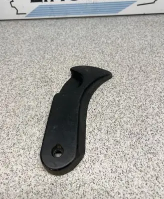 BMW 5 E39 Engine bonnet (hood) release handle 8226621