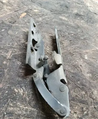 BMW 7 E65 E66 Engine bonnet/hood hinges 8240333