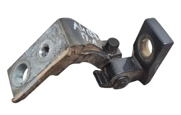 Audi A4 S4 B7 8E 8H Front door upper hinge 8E0831401A