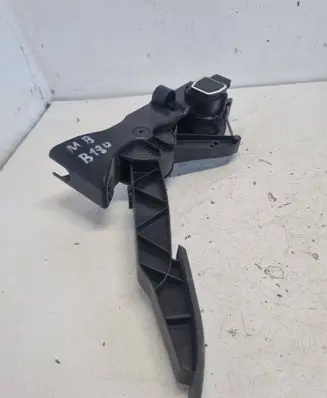 Mercedes-Benz B W245 Accelerator throttle pedal A1693000304 130907 000573