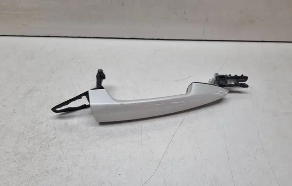 BMW 2 F46 Front door exterior handle 7305015