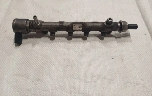 Volkswagen PASSAT B8 Fuel main line pipe 04L089G 0025754