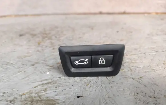 BMW 4 F36 Gran coupe Tailgate/boot open switch button 9275121
