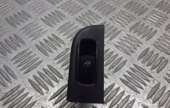 Hyundai Trajet Quarter vent window switch 621W10100