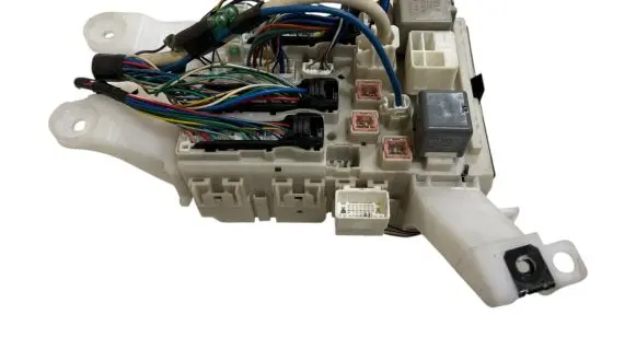 Toyota Auris 150 Fuse module 8273002130A 74700209 7B010455