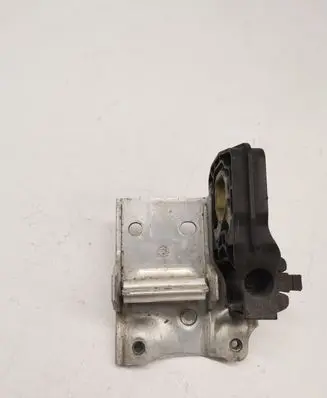 BMW 5 F10 F11 Radiator mount bracket 7186514