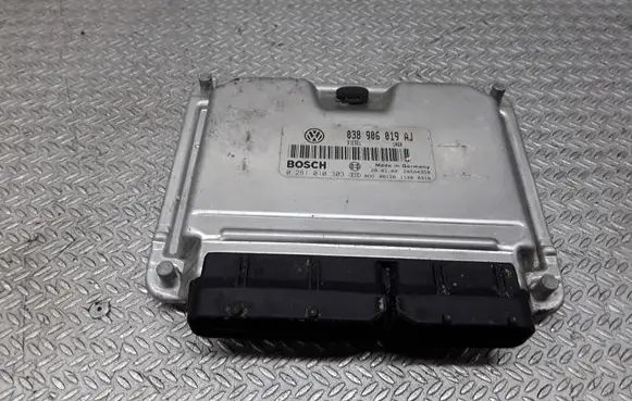 Volkswagen PASSAT B5 Engine control unit/module 038906019AJ 0281010303