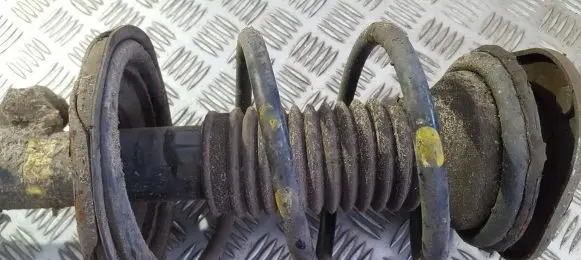 Toyota Avensis T250 Front coil spring