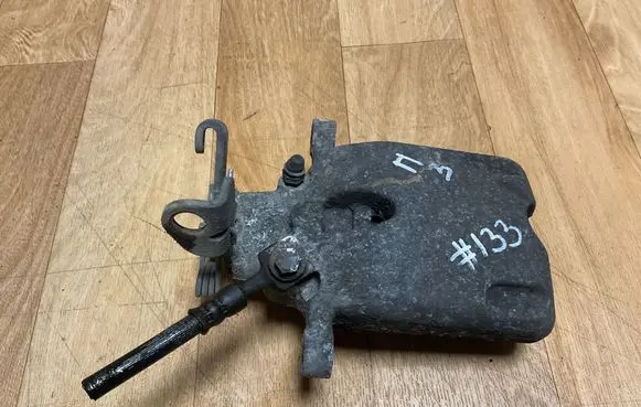 Opel Insignia A Rear brake caliper 