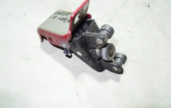 Renault Kangoo I Sliding door middle roller runner 3082227 303512K