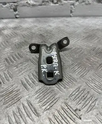 Opel Astra K Front door upper hinge