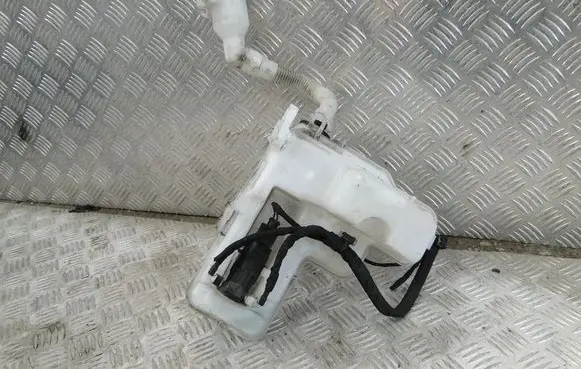 Volkswagen Polo VI Windshield washer fluid reservoir/tank