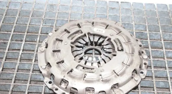 BMW 1 E82 E88 Pressure plate 7564978