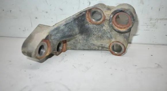 Mazda CX-7 Engine mounting bracket