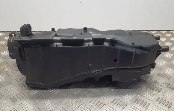 Infiniti Q70 Y51 Air filter box A6510901301 8066090000