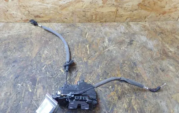 Renault Clio V Rear door lock 825039554R