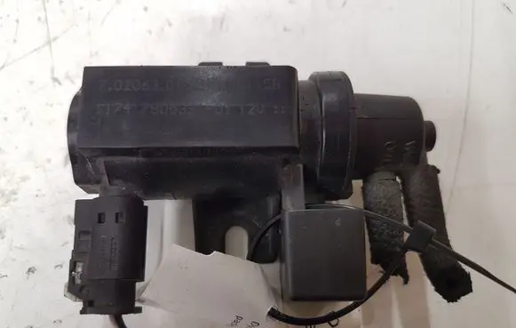 BMW 1 E81 E87 Turbo solenoid valve 70206301 7805391