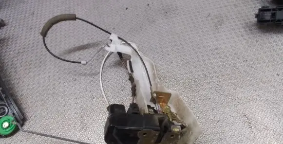 Chrysler Pacifica Front door lock