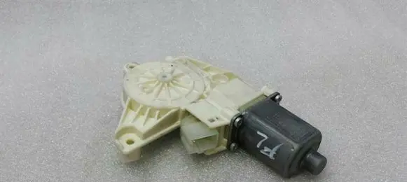 Mercedes-Benz Vito Viano W447 Front door window regulator motor A4479063500