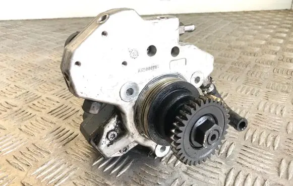 Mercedes-Benz E W212 Fuel injection high pressure pump A6420701001 A6420104704 1077973