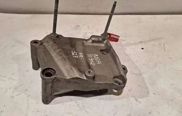 Renault Twingo III A/C compressor mount bracket 826141091R