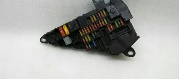 BMW 5 E60 E61 Fuse module 6906601