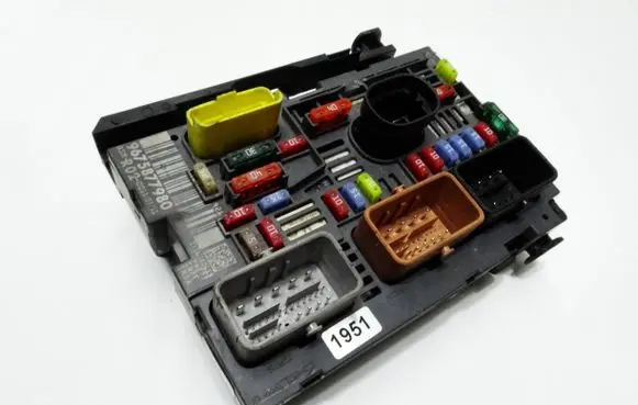 Peugeot 5008 Fuse box set 9675877980