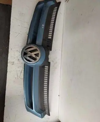 Volkswagen Golf Plus Front bumper upper radiator grill 5M0853653