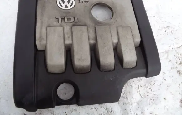 Volkswagen Touran I Engine cover (trim) 03G103925AE