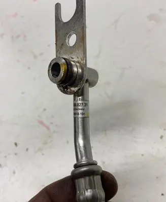 Porsche Macan (95B) Turbo turbocharger oiling pipe/hose 94610602731