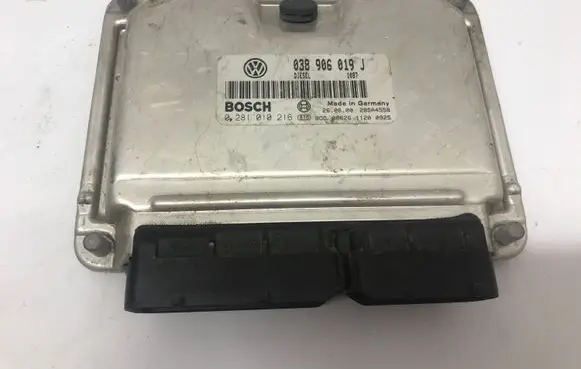 Volkswagen PASSAT B5.5 Engine control unit/module 038906019J 0281010216