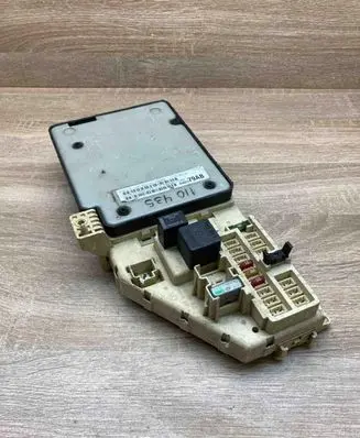 Chrysler Stratus Fuse module P04602379AB